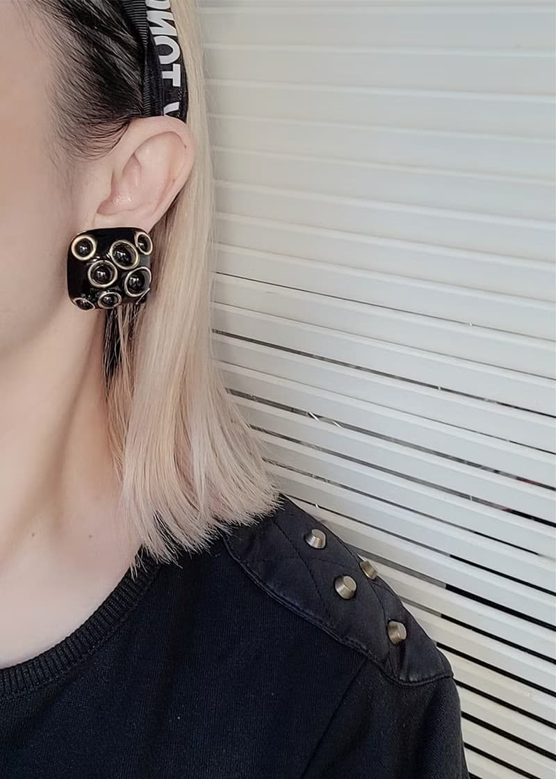美國西洋古董飾品 / 黑琺瑯金色泡泡誇張 復古夾式耳環 古著首飾