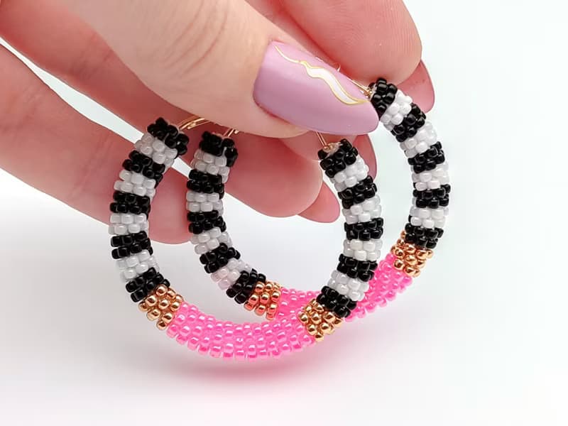 圈型耳環 , 串珠耳環, Pink beaded hoop earrings, Bright hoops