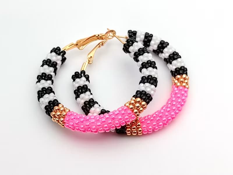 圈型耳環 , 串珠耳環, Pink beaded hoop earrings, Bright hoops