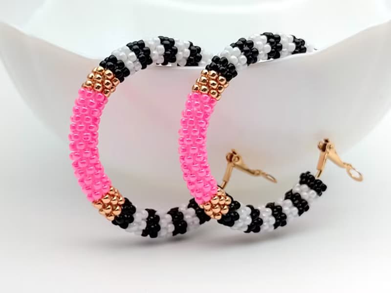 圈型耳環 , 串珠耳環, Pink beaded hoop earrings, Bright hoops