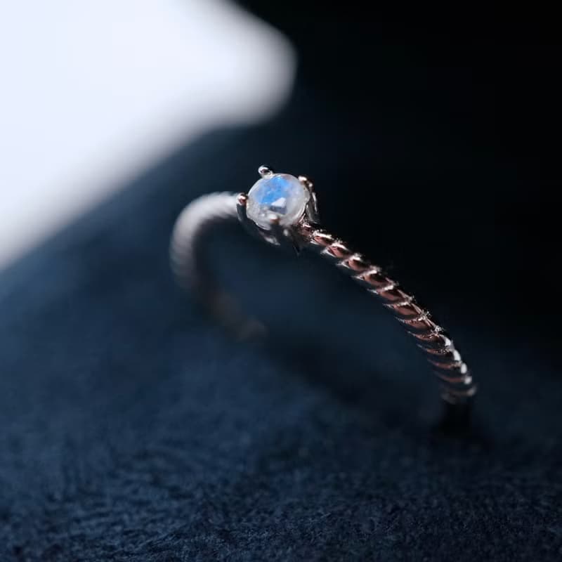 ITS-R115【純銀戒指・月光石・Moonstone】淨透藍光月光石戒指
