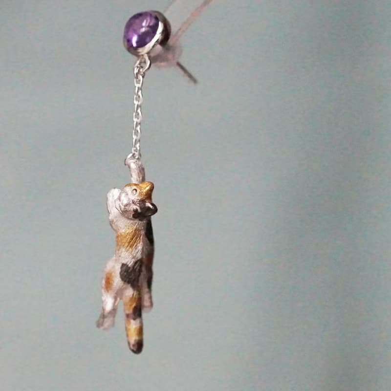 風船をつかまえた三毛猫ピアス 片耳