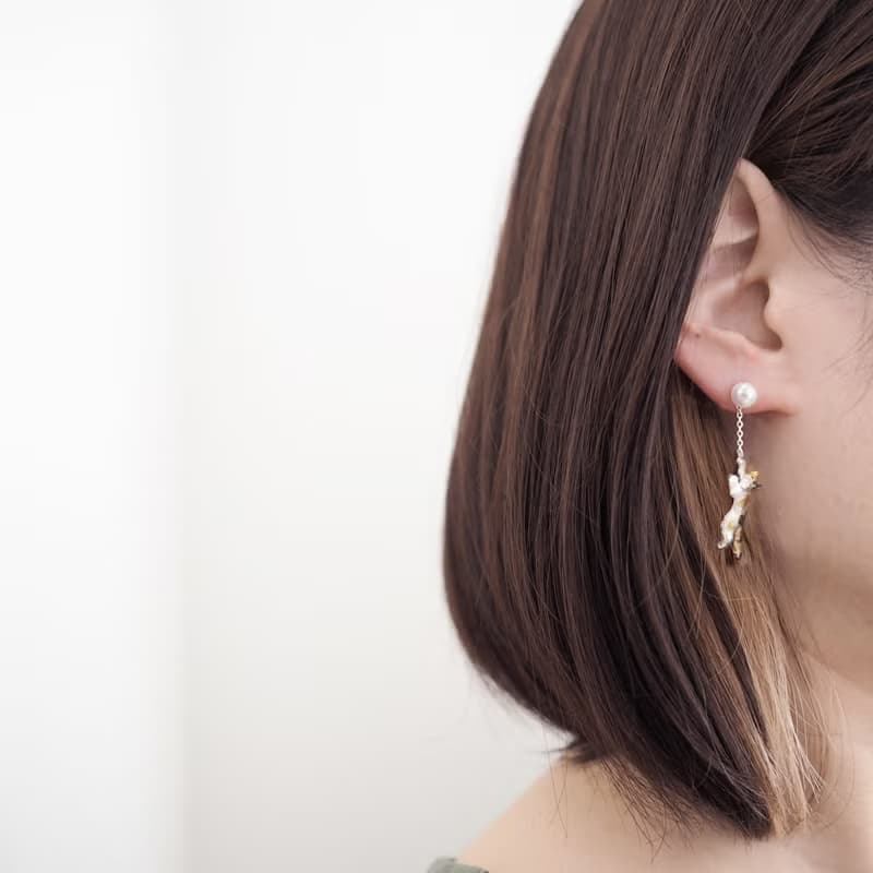 風船をつかまえた三毛猫ピアス 片耳