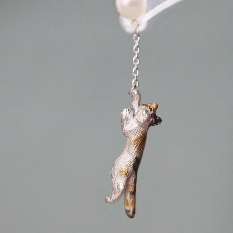 風船をつかまえた三毛猫ピアス 片耳