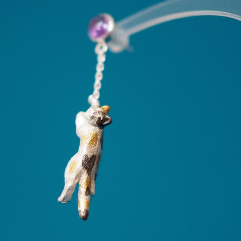 風船をつかまえた三毛猫ピアス 片耳