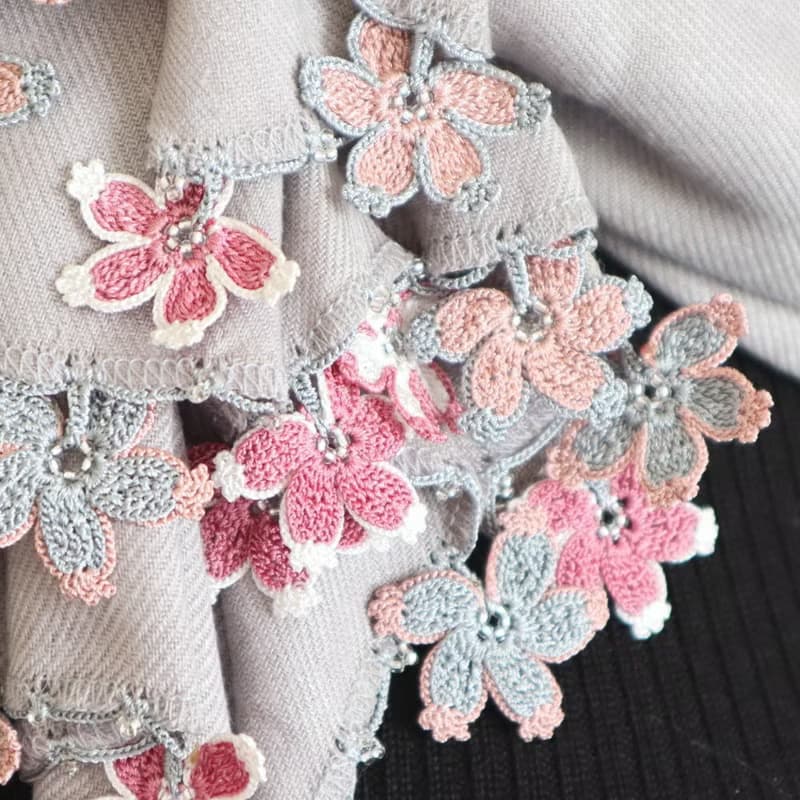 【受注製作】レースの花付き パシュミナストール【桜】ライトグレー
