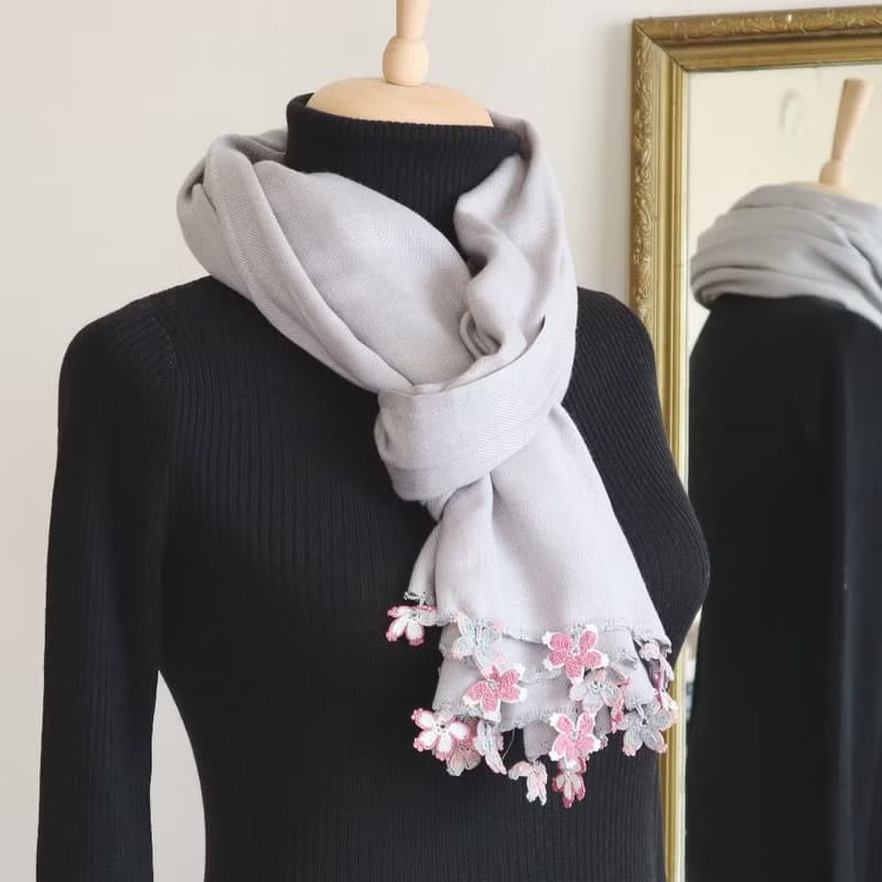 【受注製作】レースの花付き パシュミナストール【桜】ライトグレー