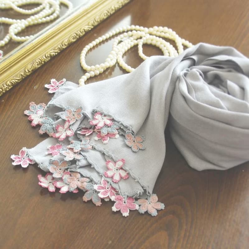 【受注製作】レースの花付き パシュミナストール【桜】ライトグレー