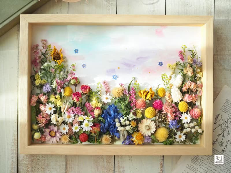 【特別な日のお祝い・誕生日・サロン飾り】ドライフラワーと水彩画と花ミクストメディアフレーム　春の花庭-ドライフラワー　A4サイズ
