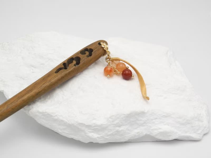 【秋色】檀木纏花髮簪 果實 兔毛晶 母親節禮物