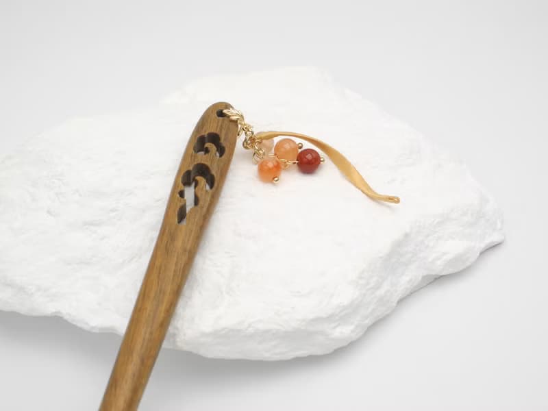 【秋色】檀木纏花髮簪 果實 兔毛晶 母親節禮物