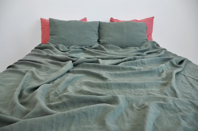 Pine green linen fitted sheet / Softened linen bed sheet / Deep pocket