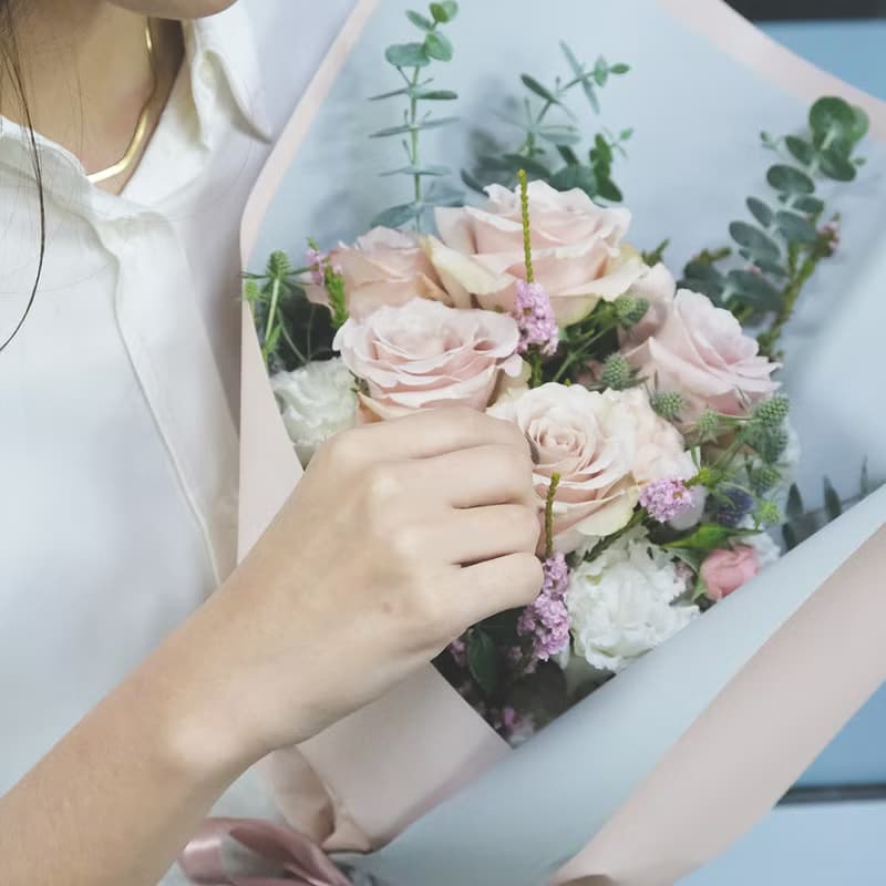 Love is an attitude 奶茶流沙玫瑰鮮花束 | 鮮花