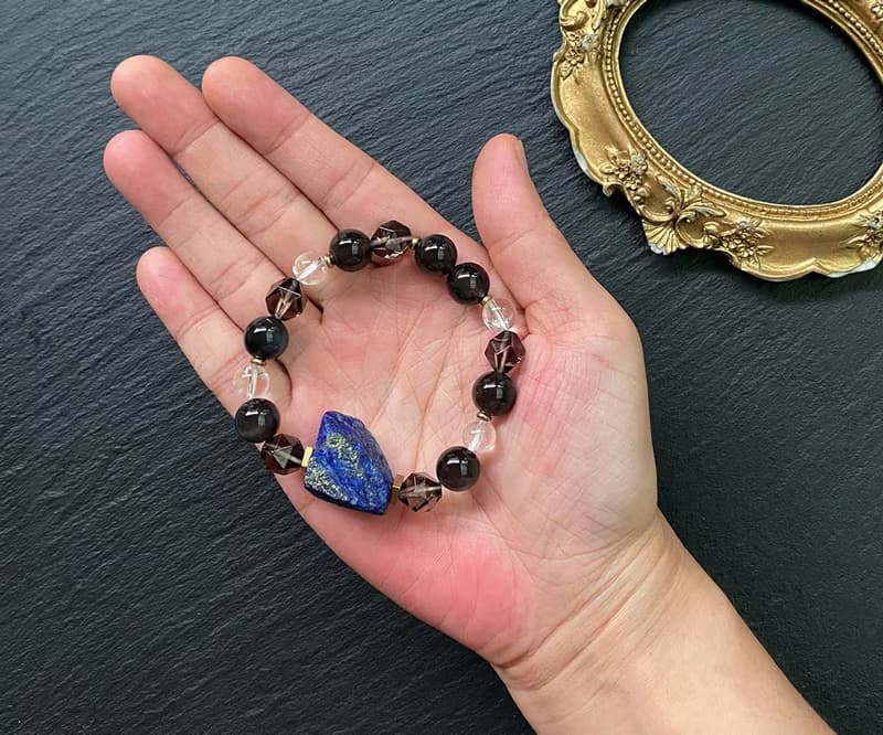 能量原石-阿富汗青金石原石x白阿賽x彩虹黑曜石黃銅手鍊 保平安