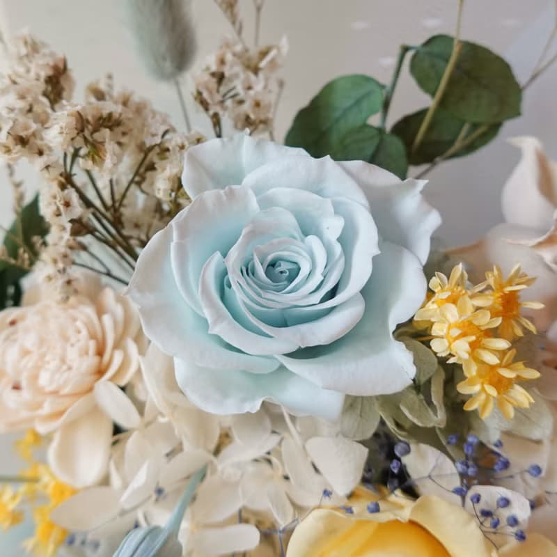 混搭藍黃色永生花束