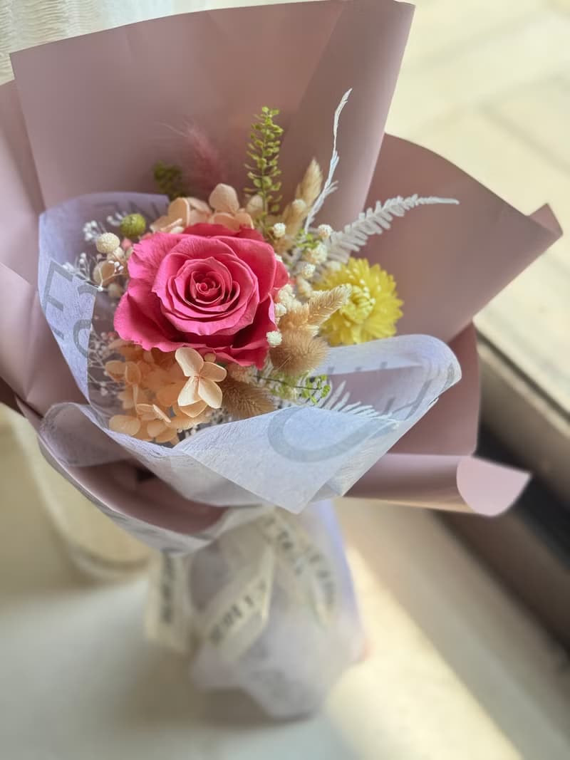 單朵永生玫瑰花束   你是我心中的唯一