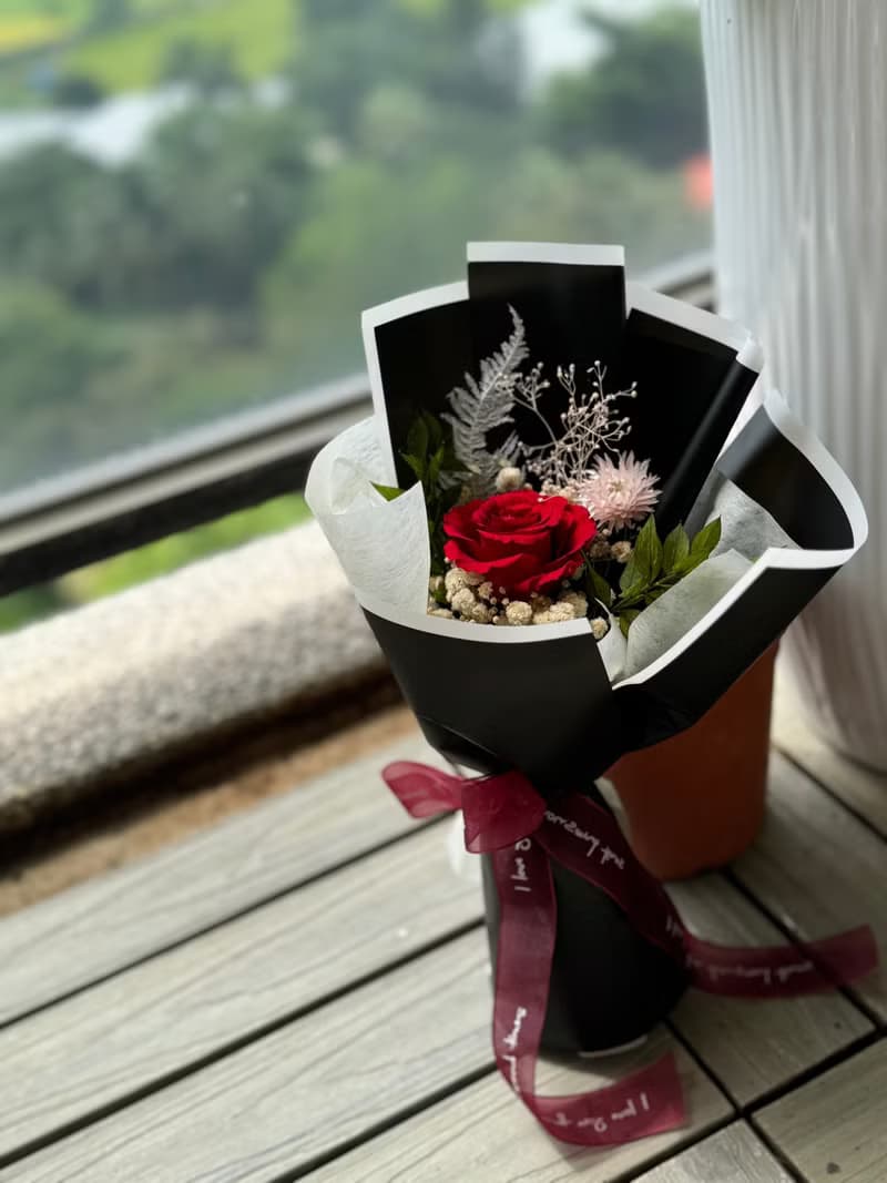 單朵永生玫瑰花束   你是我心中的唯一