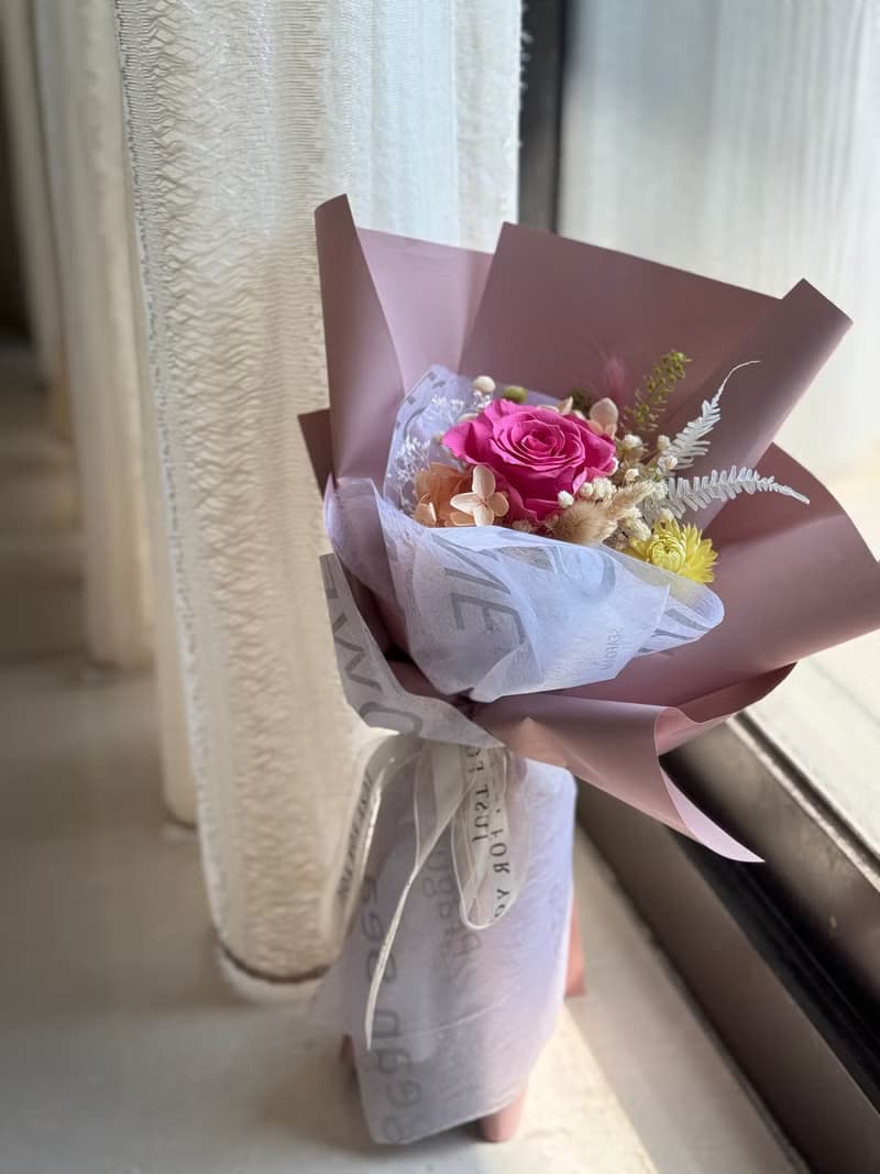 單朵永生玫瑰花束   你是我心中的唯一