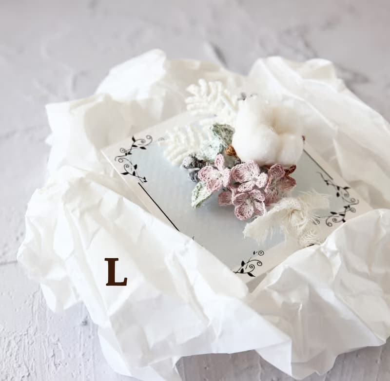 【好像乾燥花】白色冬日 繡球木棉花胸針 L/S Size 淡啞粉紅/粉藍