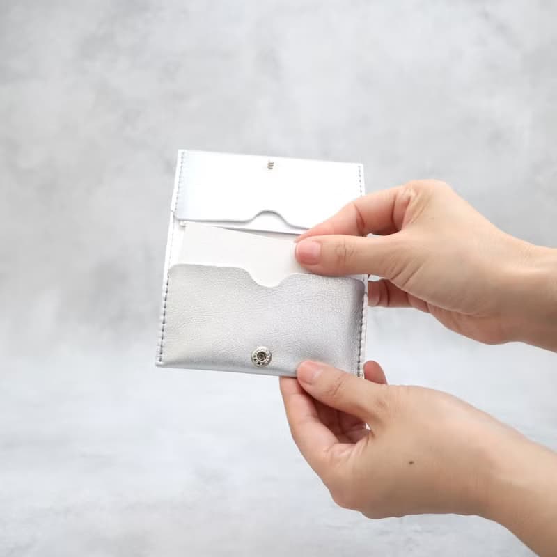 お得な薄型ミニ財布と名刺入れのセット　ミニマリストさんにピッタリ　超軽量で水や傷に強い丈夫な上質人工皮革製