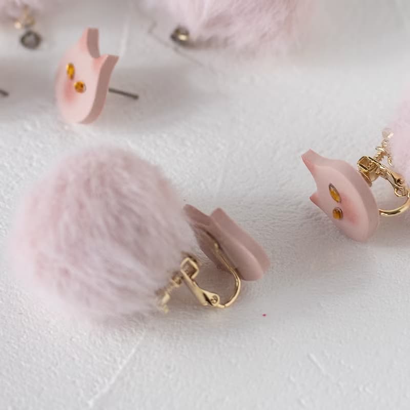 貓與毛球 / 軟陶耳環 / 耳夾 / 櫻花粉