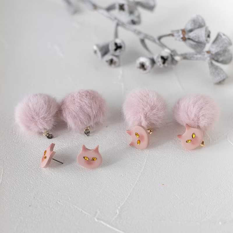 貓與毛球 / 軟陶耳環 / 耳夾 / 櫻花粉
