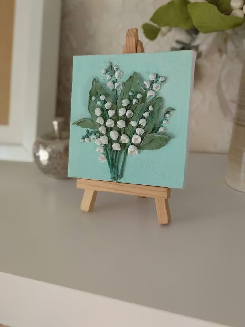 情人节礼物 Valentine's Day Small canvas painting of Lilies of the valley on easel