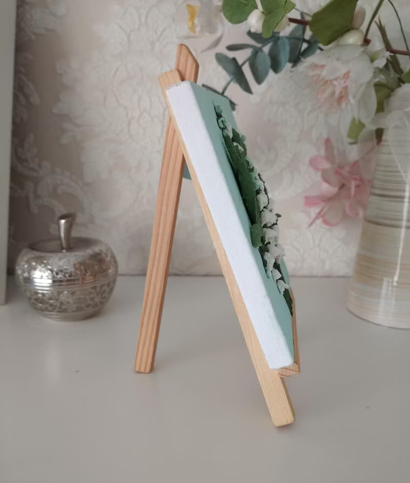 情人节礼物 Valentine's Day Small canvas painting of Lilies of the valley on easel