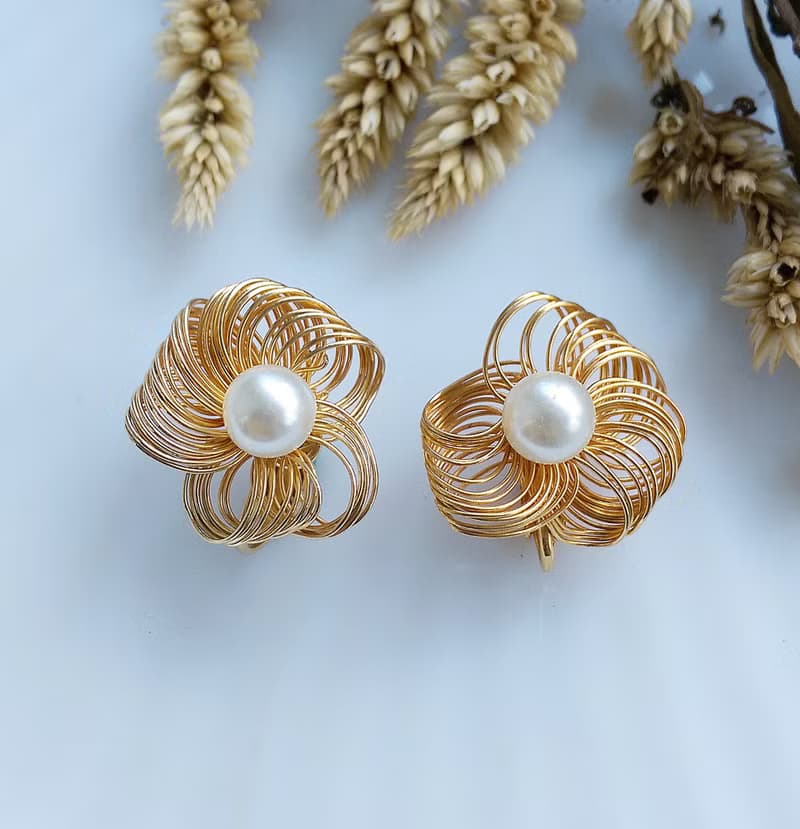 Vintage Jewelry 西洋古董飾品 金絲花形 仿珠 夾式耳環