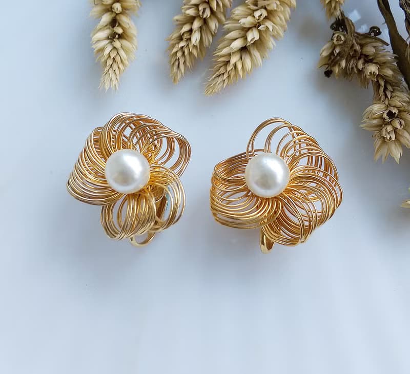 Vintage Jewelry 西洋古董飾品 金絲花形 仿珠 夾式耳環