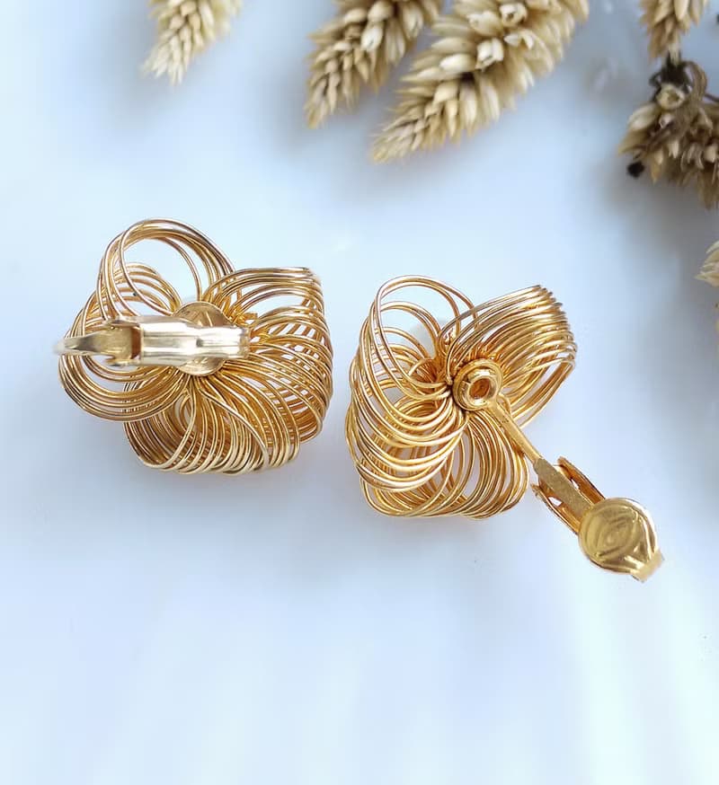 Vintage Jewelry 西洋古董飾品 金絲花形 仿珠 夾式耳環