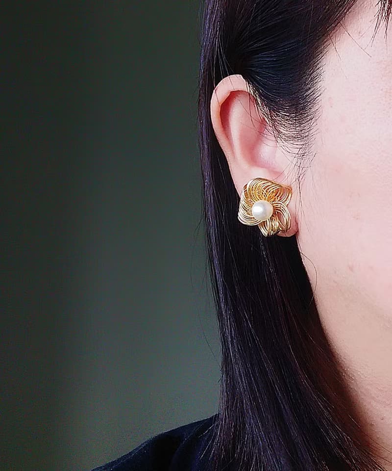 Vintage Jewelry 西洋古董飾品 金絲花形 仿珠 夾式耳環