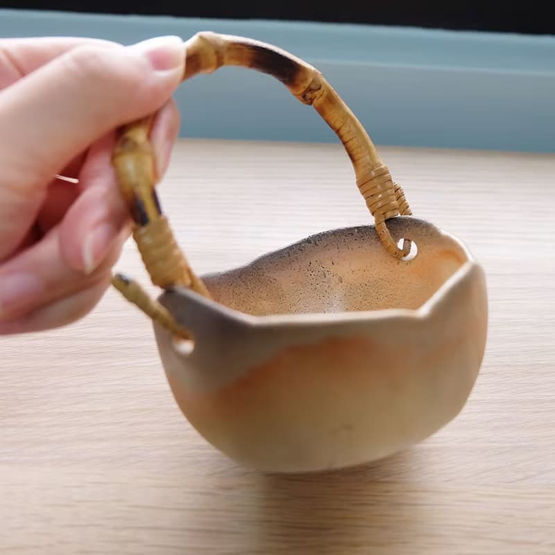 手工柴燒。竹節提把古韻小果籃。