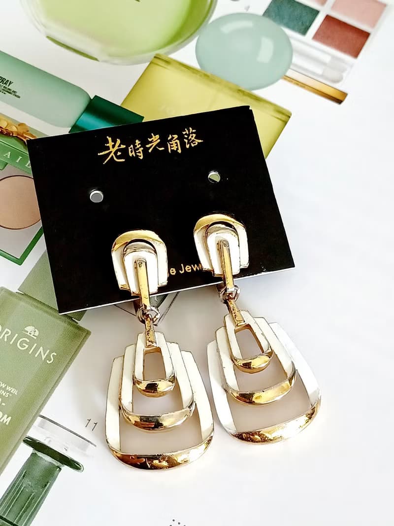 vintage jewelry Trifari 垂墜白琺瑯幾何造型夾式耳環