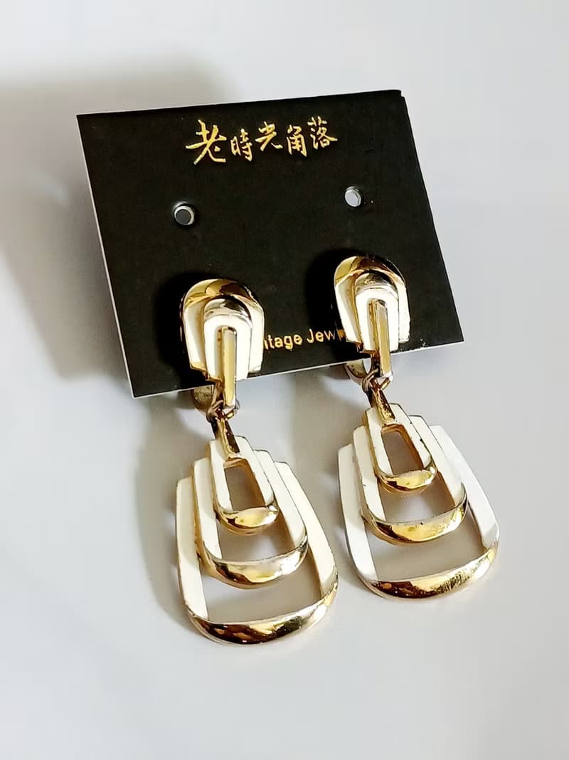 vintage jewelry Trifari 垂墜白琺瑯幾何造型夾式耳環
