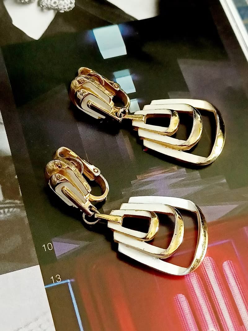 vintage jewelry Trifari 垂墜白琺瑯幾何造型夾式耳環