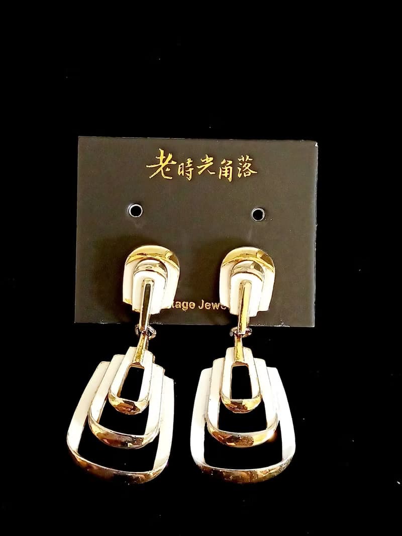 vintage jewelry Trifari 垂墜白琺瑯幾何造型夾式耳環