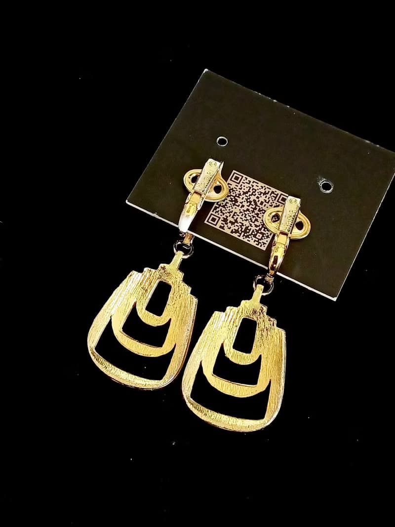 vintage jewelry Trifari 垂墜白琺瑯幾何造型夾式耳環