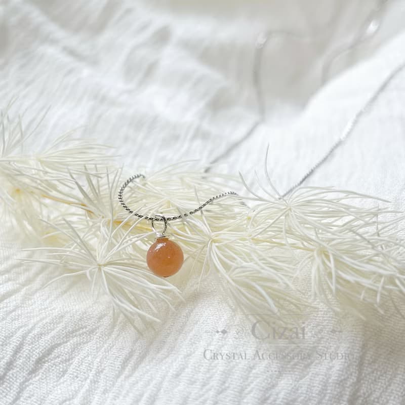 【You are my sunshine】 // N104 橙月光石鈦鋼防過敏項鍊
