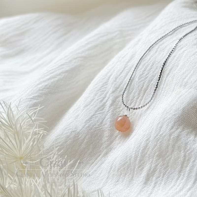 【You are my sunshine】 // N104 橙月光石鈦鋼防過敏項鍊