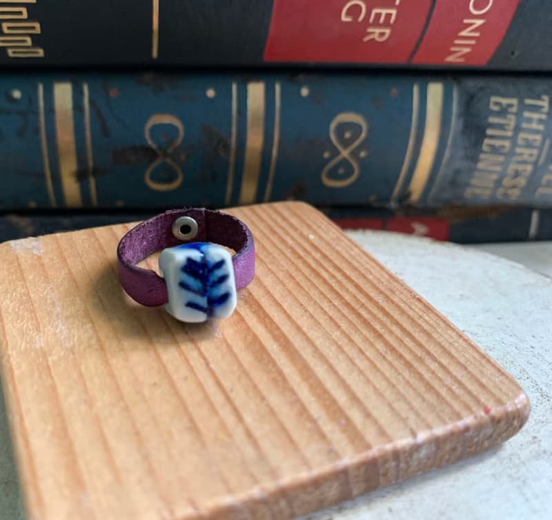 戒指 日本白瓷 自然釉色 無限看不膩色調 真皮革 自然系列