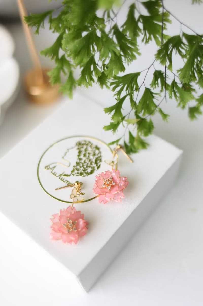 八重櫻 • 粉 - 櫻花 手工樹脂耳環 耳夾 禮物