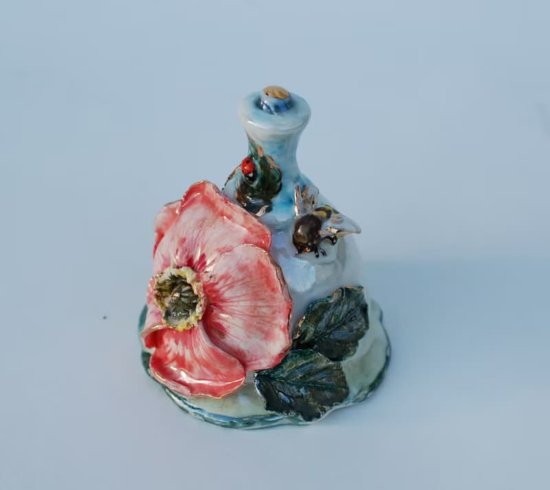 野薔薇薔薇花瓷鈴瓢蟲蜜蜂蝴蝶粉紅花植物塑像