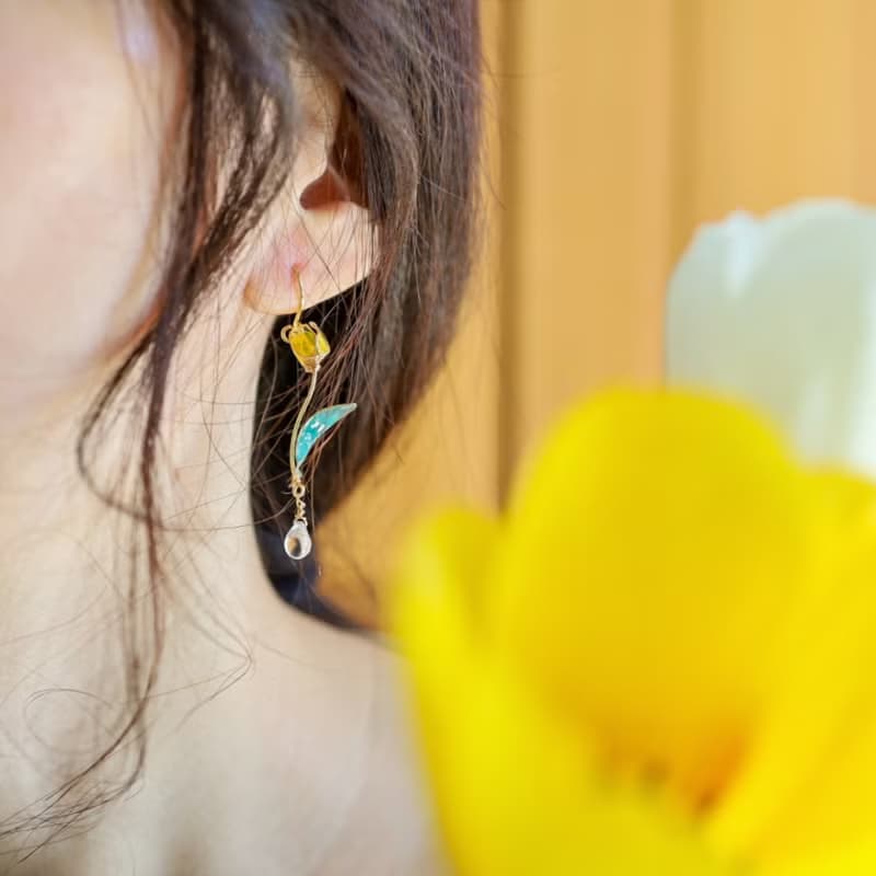 咲いた咲いたチューリップの花のピアス　イヤリング　3月誕生月花