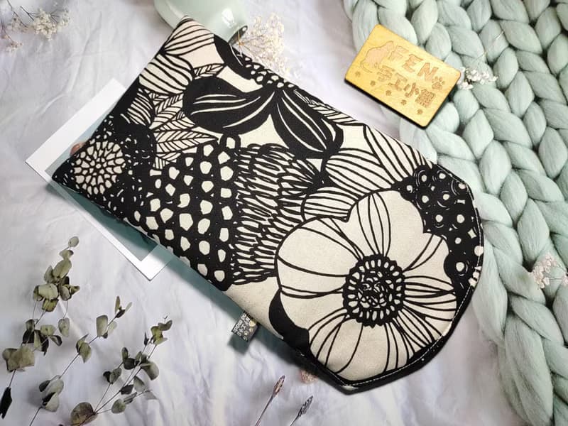 北歐系列-日本布料北歐黑底白大花-電子書保護套-袋蓋磁釦款-閱讀