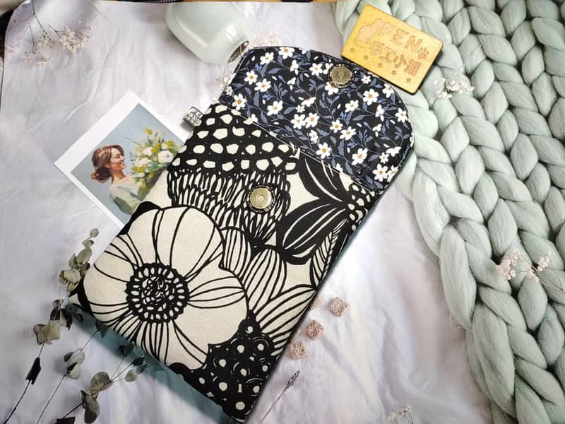 北歐系列-日本布料北歐黑底白大花-電子書保護套-袋蓋磁釦款-閱讀