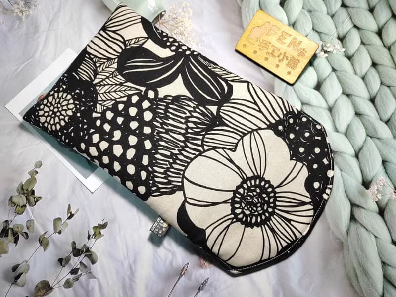 北歐系列-日本布料北歐黑底白大花-電子書保護套-袋蓋磁釦款-閱讀