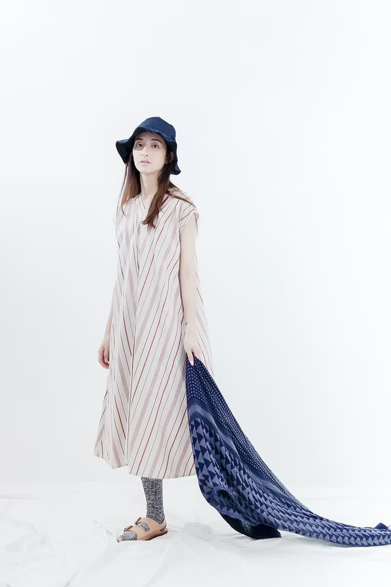 憧憬小V領棉麻條紋長洋裝