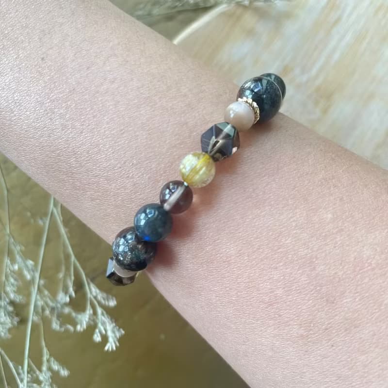 堅強自信彈性手鍊