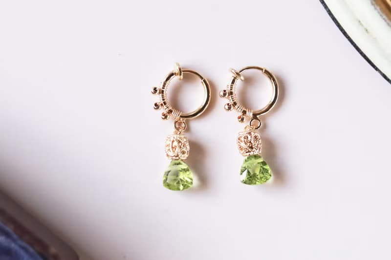 ピアス&イヤリング colore ペリドット